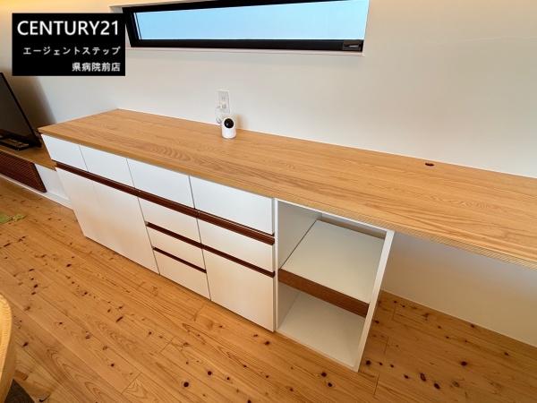 　キッチン　木目調が映えるキッチンです