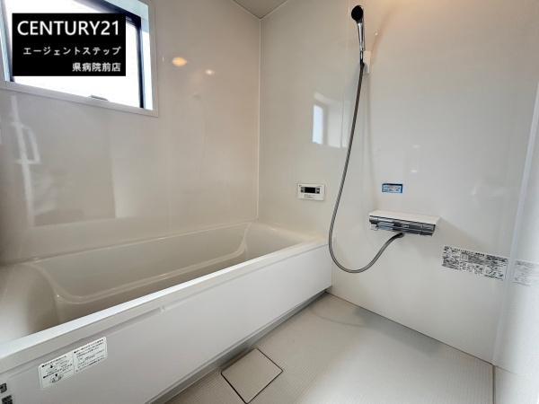 　バス　明るいバス空間です