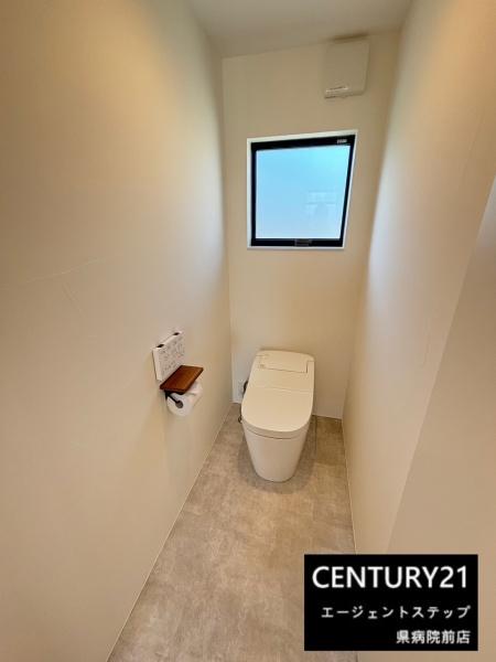 　トイレ　シンプルなトイレ空間です