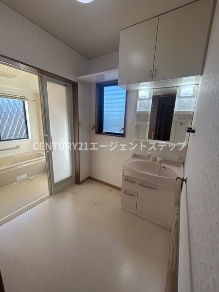 　洗面台・洗面所　洗面台・洗面所が明るい空間です