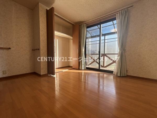 　寝室　明るい寝室が魅力です