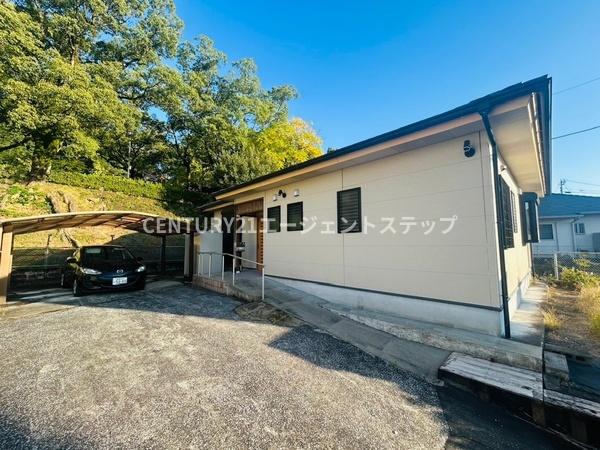 　駐車場　駐車場が広々利用できます