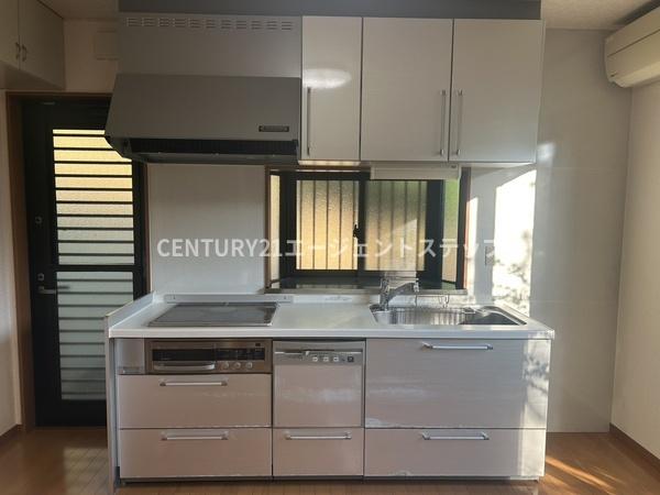 　キッチン　収納豊富なキッチンです