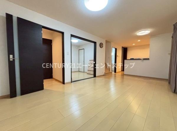 　リビング　リビングが明るく開放的です