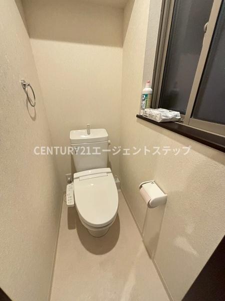 　トイレ　窓付きトイレが魅力です