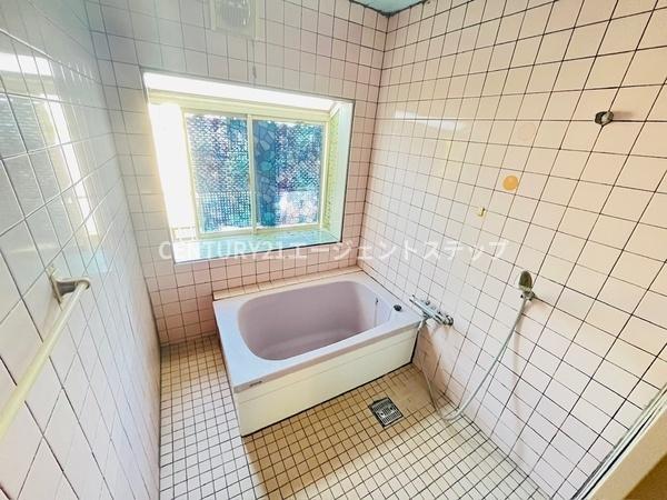 　バス　明るいバスルームです