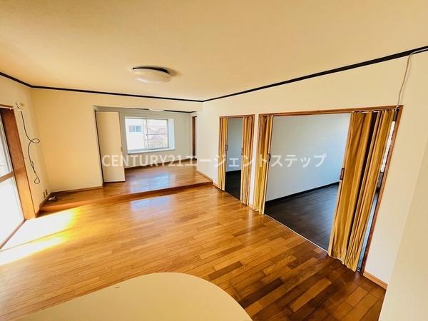 　リビング　明るいリビングが印象的です