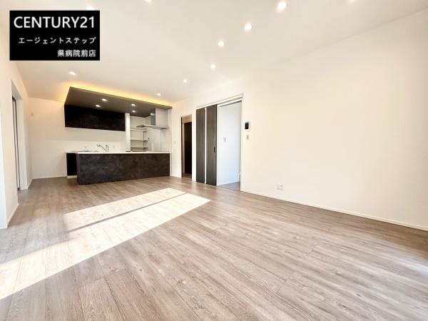 　リビング　リビングの開放的な印象です