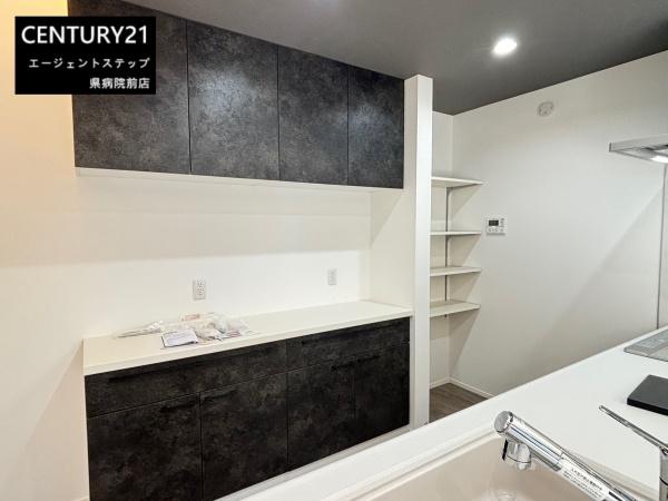 　キッチン　収納力のあるキッチンです