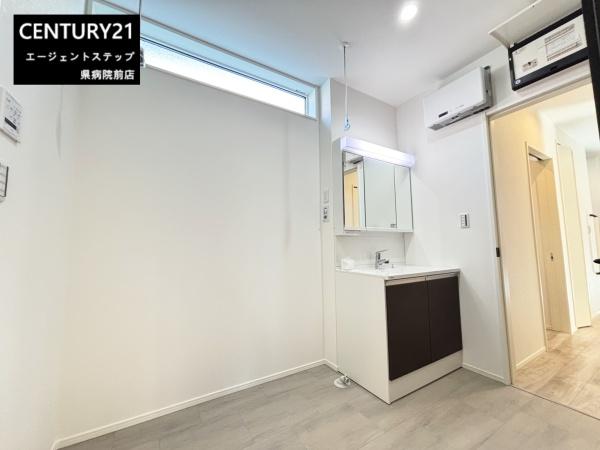 　洗面台・洗面所　洗面台・洗面所が明るい空間です