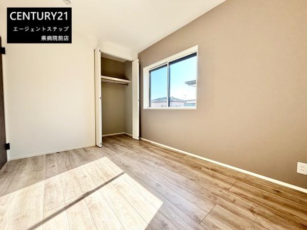 　洋室　洋室の明るい空間です