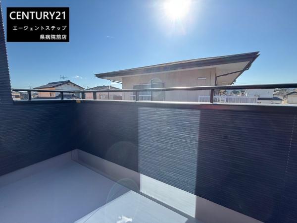 　バルコニー　日当たりの良いバルコニーです