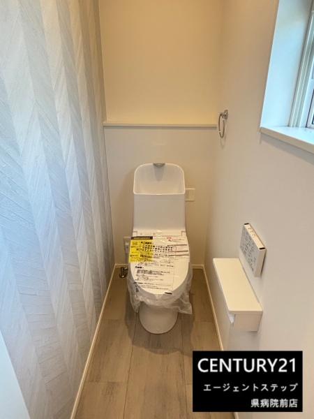 　トイレ　明るいトイレ空間です