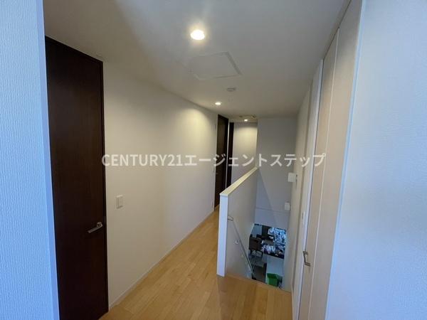 　その他内観　廊下は明るく清潔感があります