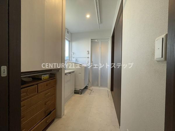 　洗面台・洗面所　洗面台・洗面所が明るい空間です