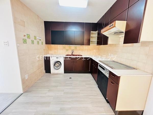 　キッチン　収納充実のキッチンです