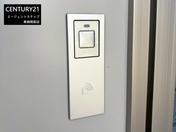 　その他　玄関にカードキー搭載です