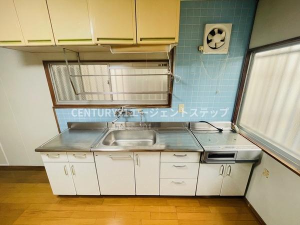 　キッチン　収納が豊富なキッチンです