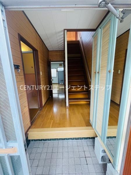 　玄関　玄関収納が充実しています