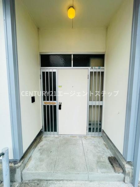 　玄関　玄関は明るい印象です