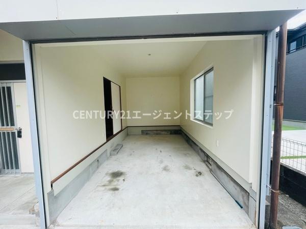 　駐車場　屋内駐車場で安心です