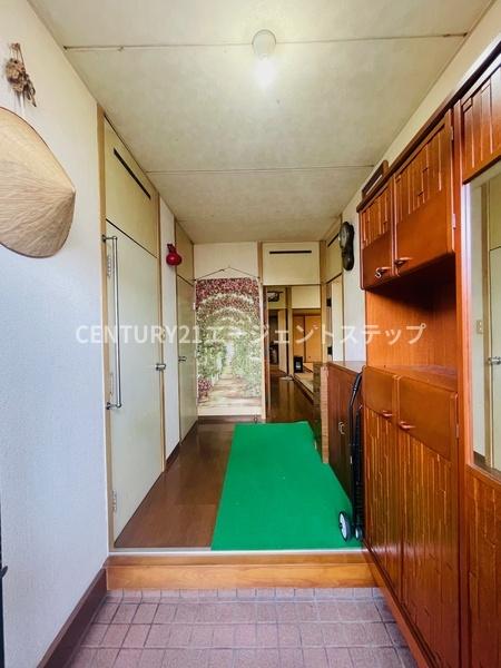 　玄関　玄関は収納豊富な空間です