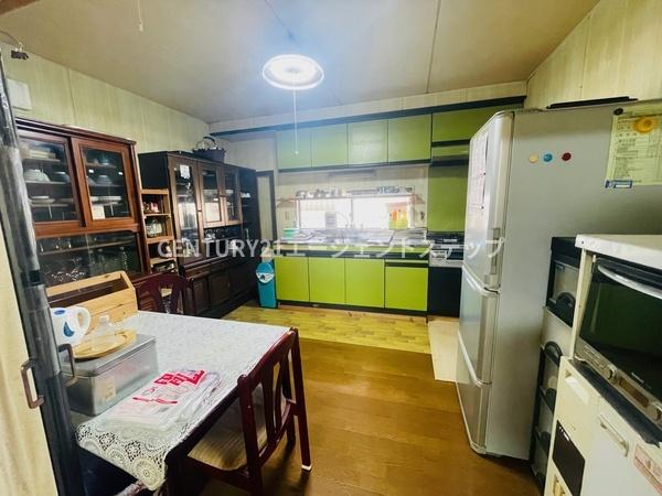 　キッチン　収納充実のキッチンです