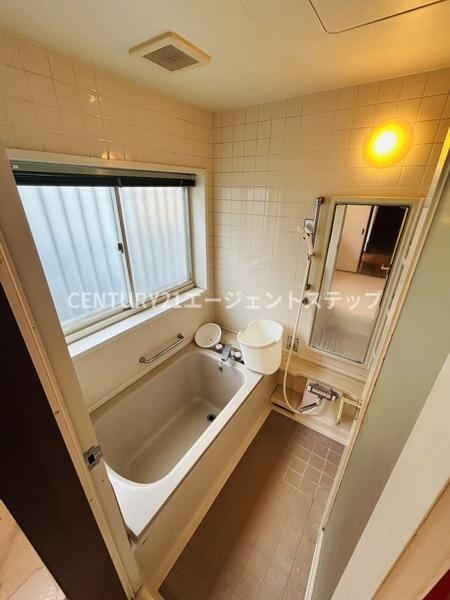 　バス　明るいバス空間です