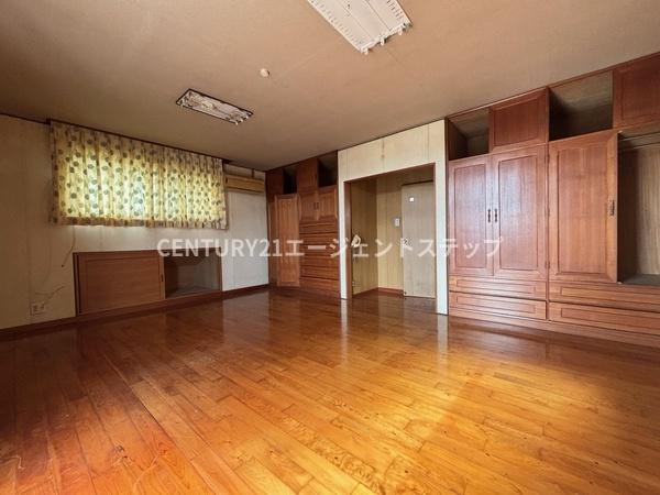 　洋室　収納が充実した洋室です