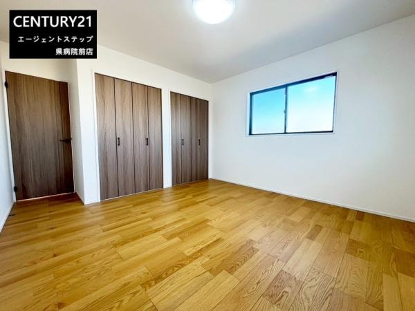 　洋室　洋室の明るさが印象的です