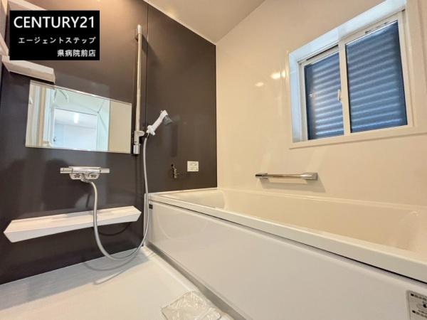 　バス　明るいバス空間です