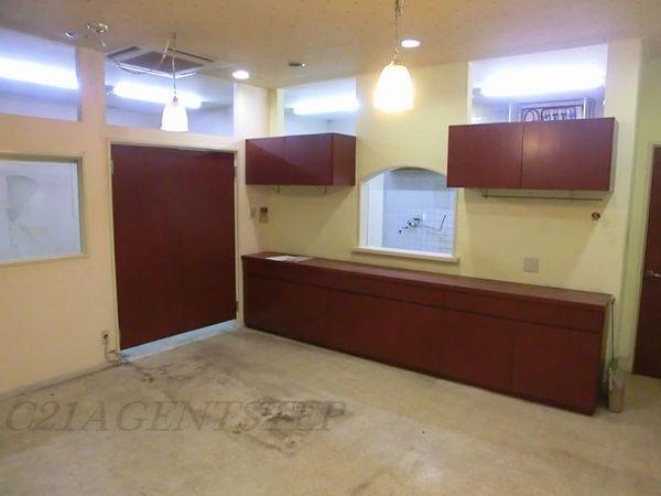 アベニュー小松店舗　玄関　