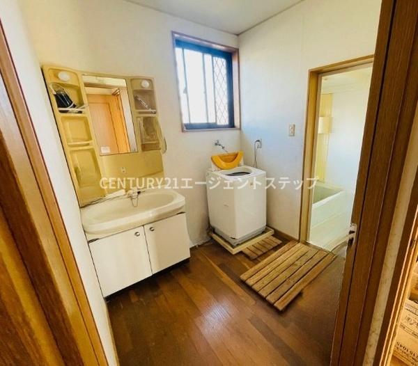 　洗面台・洗面所　洗面台・洗面所が明るい空間です