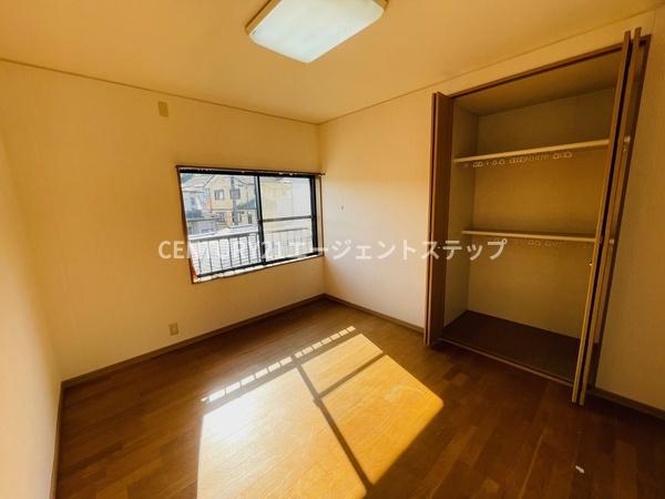 　洋室　洋室らしい明るい空間です