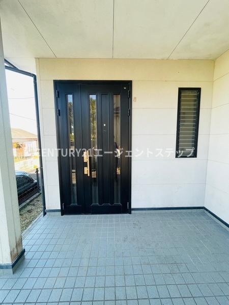 　玄関　玄関の広さが印象的です