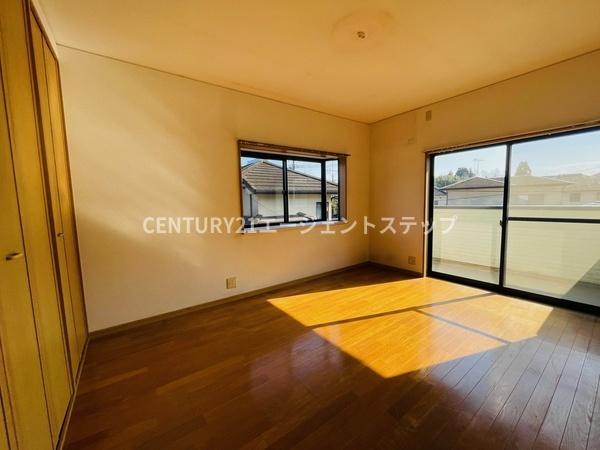 　洋室　洋室は日当たり良好です