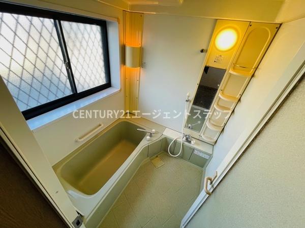 　バス　明るいバスルームです