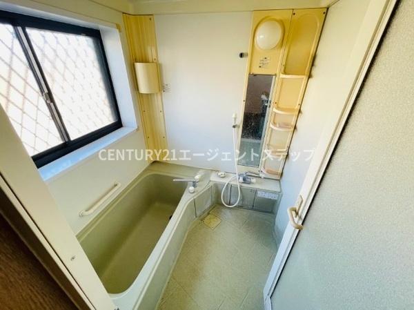 　バス　窓付きのバスが魅力です