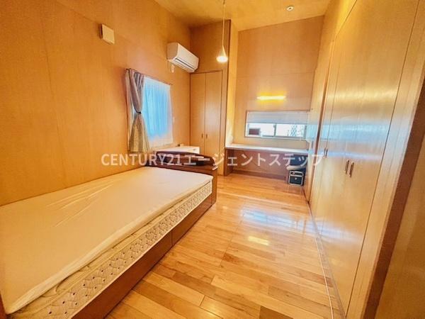 　洋室　明るい木目の洋室です