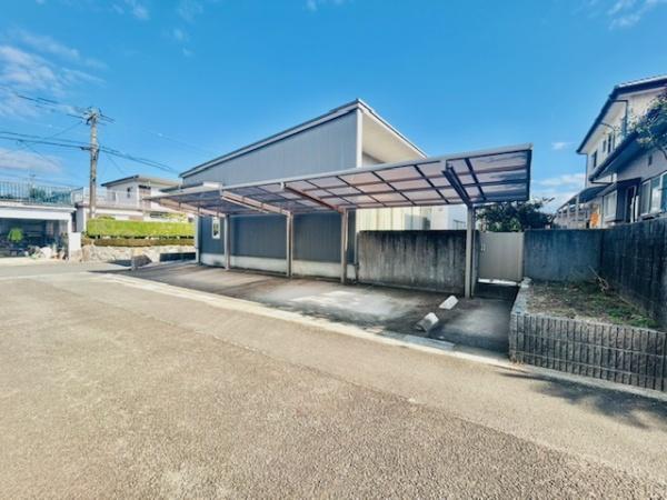 　その他現地　屋根付き駐車場が便利です