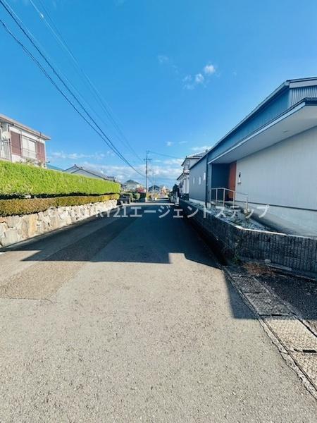 　前面道路含む現地写真　前面道路含む現地写真です