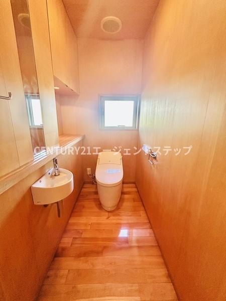 　トイレ　明るいトイレ空間です