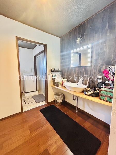 　洗面台・洗面所　洗面台・洗面所が広々としています