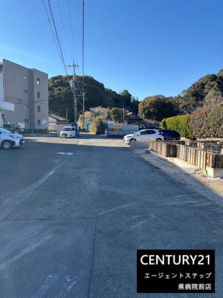 　前面道路含む現地写真　前面道路が広がる現地写真です