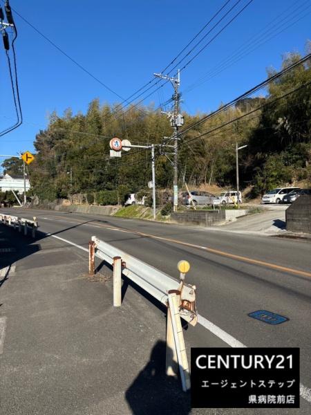 　前面道路含む現地写真　前面道路の様子が分かる現地写真です