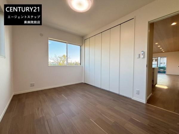 　洋室　洋室の明るい空間です