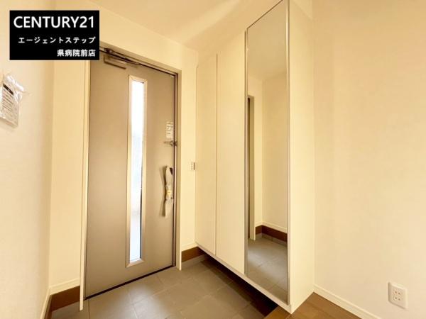 　玄関　玄関が広く使いやすいです