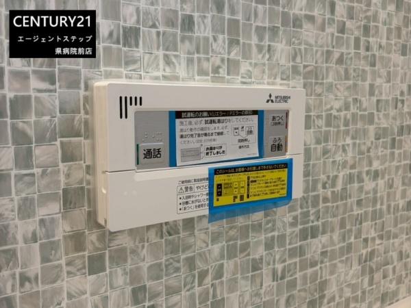 　その他　操作パネルが映える壁面です