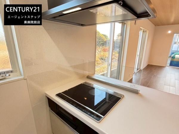 　キッチン　キッチンが明るい空間です