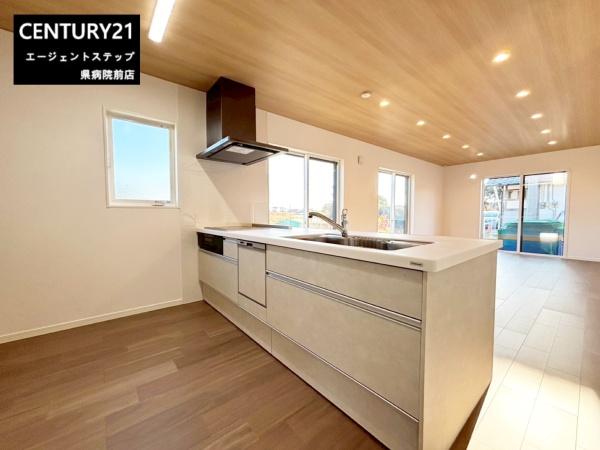 　キッチン　キッチンが明るい空間です